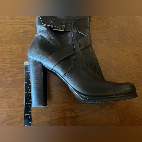 Charles David Brown heeled boots.  8.5 - Picture 7 of 7